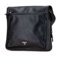 プラダ 三角ロゴプレート 斜め掛け ショルダーバッグ ブラック サフィアーノ レザー レディース PRADA 【中古】