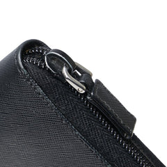 プラダ 三角ロゴプレート サフィアーノ ラウンドファスナー 長財布 ブラック レザー レディース PRADA 【中古】