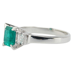 Pt900 プラチナ エメラルド0.805ct ダイヤ0.30ct リング 指輪 レディース 13号 【中古】