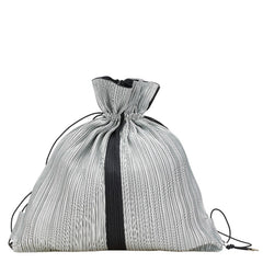 イッセイミヤケ プリーツ 巾着 リュック バックパック グレー ブラック ポリエステル レディース ISSEY MIYAKE 【中古】