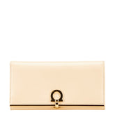 サルヴァトーレフェラガモ ガンチーニ 長財布 ベージュ ゴールド レザー レディース Salvatore Ferragamo 【中古】