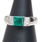 Pt900 プラチナ エメラルド0.77ct ダイヤ0.08ct リング 指輪 レディース 8号 【中古】