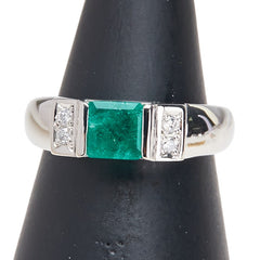 Pt900 プラチナ エメラルド0.77ct ダイヤ0.08ct リング 指輪 レディース 8号 【中古】