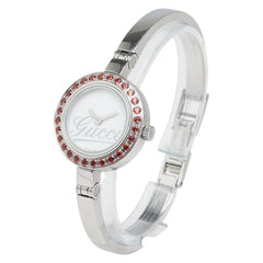 グッチ ガーネットベゼル 腕時計 バングルウォッチ 105 クオーツ ホワイト文字盤 ステンレススチール レディース GUCCI 【中古】