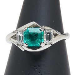 Pt900 プラチナ エメラルド0.84ct ダイヤ0.26ct リング 指輪 レディース 11.5号 【中古】