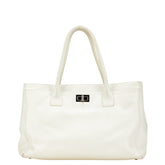 シャネル 2.55 エグゼクティブ ハンドバッグ トートバッグ ホワイト レザー レディース CHANEL 【中古】