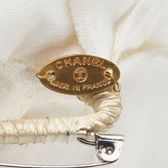 シャネル カメリア ブローチ コサージュ ホワイト ファブリック レディース CHANEL 【中古】