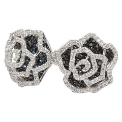 K18WG ホワイトゴールド ダイヤ0.44ct ブラックダイヤ0.88ct フラワーモチーフ ピアス レディース 【中古】