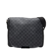 ルイ ヴィトン ダミエグラフィット ダニエルMM ショルダーバッグ N58029 ブラック PVC レザー メンズ LOUIS VUITTON 【中古】