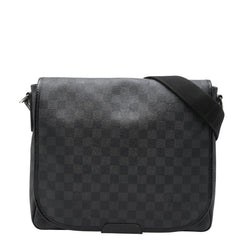ルイ ヴィトン ダミエグラフィット ダニエルMM 斜め掛け ショルダーバッグ N58029 ブラック PVC レザー メンズ LOUIS VUITTON 【中古】