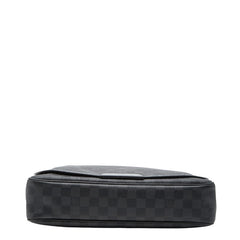 ルイ ヴィトン ダミエグラフィット ダニエルMM 斜め掛け ショルダーバッグ N58029 ブラック PVC レザー メンズ LOUIS VUITTON 【中古】