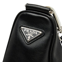 プラダ 三角ロゴプレート 斜め掛け ショルダーバッグ ブラック レザー レディース PRADA 【中古】