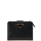 プラダ 三角ロゴプレート 二つ折り財布 ブラック レザー レディース PRADA 【中古】
