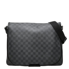 ルイ ヴィトン ダミエグラフィット ダニエルGM 斜め掛け ショルダーバッグ N58033 ブラック PVC レザー メンズ LOUIS VUITTON 【中古】