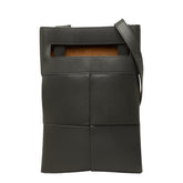 ボッテガヴェネタ マキシイントレチャート 斜め掛け ショルダーバッグ グレー レザー レディース BOTTEGAVENETA 中古