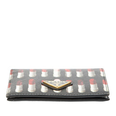 プラダ 三角ロゴプレート リップスティック プリント 二つ折り財布 ブラック サフィアーノレザー レディース PRADA 【中古】