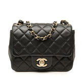 シャネル マトラッセ ココマーク チェーン ショルダーバッグ 斜め掛け ブラック ラムスキン レディース CHANEL 中古