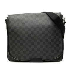 ルイ ヴィトン ダミエ グラフィット ダニエルMM 斜め掛け ショルダーバッグ N58029 ブラック PVC レザー メンズ LOUIS VUITTON 【中古】
