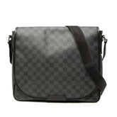 ルイ ヴィトン ダミエ グラフィット ダニエルMM 斜め掛け ショルダーバッグ N58029 ブラック PVC レザー メンズ LOUIS VUITTON 【中古】