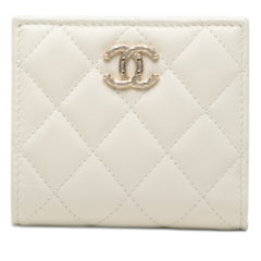 シャネル ココマーク マトラッセ ラインストーン 二つ折り財布 ホワイト ラムスキン レディース CHANEL 【中古】
