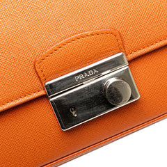 プラダ ロゴ チェーン ショルダーバッグ オレンジ サフィアーノレザー レディース PRADA 【中古】