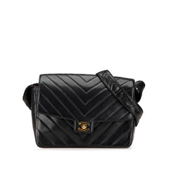 シャネル シェブロン Vステッチ ココマーク 斜め掛け ショルダーバッグ ブラック ラムスキン レディース CHANEL 【中古】