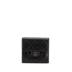 シャネル ココマーク マトラッセ 三つ折り財布 ブラック ラムスキン レディース CHANEL 【中古】