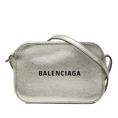 バレンシアガ エブリデイ カメラバッグ XS 斜めかけ ショルダーバッグ シルバー レザー レディース BALENCIAGA 中古