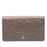 シャネル ココマーク カメリアエンボス 長財布 グレージュ シルバー ラムスキン レディース CHANEL 中古