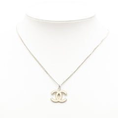 シャネル ココマーク ペンダントネックレス シルバー ホワイト アイボリー メタル レディース CHANEL 【中古】