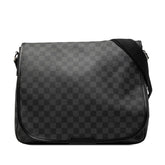 ルイ ヴィトン ダミエ グラフィット ダニエルMM 斜め掛け ショルダーバッグ N58029 ブラック PVC レザー メンズ LOUIS VUITTON 【中古】