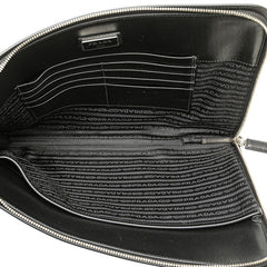 プラダ 三角ロゴプレート クラッチバッグ ブラック レザー レディース PRADA 【中古】