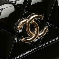 シャネル マトラッセ ココマーク カードケース ブラック ラムスキン パテントレザー レディース CHANEL 【中古】