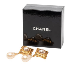 シャネル ココマーク ヴィンテージ ひし形スイング イヤリング ゴールド ホワイト メッキ フェイクパール レディース CHANEL 【中古】