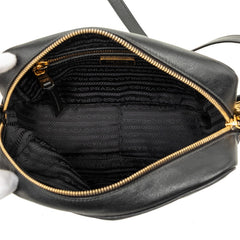 プラダ 三角ロゴプレート 斜め掛け ショルダーバッグ ブラック レザー レディース PRADA 【中古】