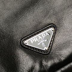 プラダ 三角ロゴプレート メタルプレート スタッズ ハンドバッグ トートバッグ VA0744 ブラック レザー レディース PRADA 【中古】