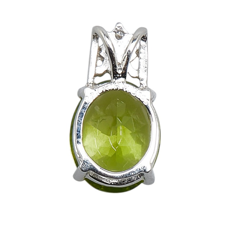 K18WG ホワイトゴールド ペリドット2.27ct ダイヤ0.05ct ペンダントトップ レディース 【中古】
