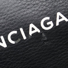 バレンシアガ ロゴプリント EVERYDAY エブリデイ M ポーチ 化粧ポーチ 492465 ブラック レザー レディース BALENCIAGA 【中古】
