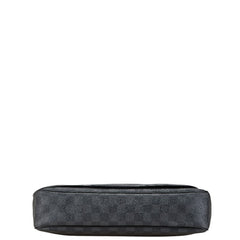 ルイ ヴィトン ダミエグラフィット ダニエルMM 斜め掛け ショルダーバッグ N58029 ブラック PVC レザー レディース LOUIS VUITTON 【中古】