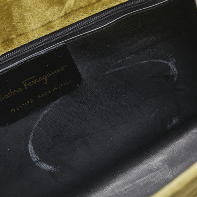 サルヴァトーレフェラガモ 斜め掛け ショルダーバッグ グリーン カーキ スウェード レディース Salvatore Ferragamo 【中古】