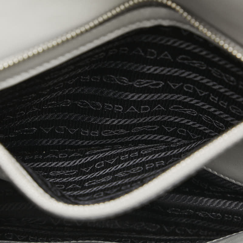 プラダ スタッズ 斜め掛け ショルダーバッグ グレー レザー レディース PRADA 【中古】