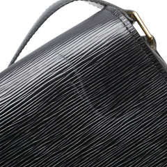 ルイ ヴィトン エピ サンクルー 斜め掛け ショルダーバッグ M52192 ノワール ブラック レザー レディース LOUIS VUITTON 【中古】