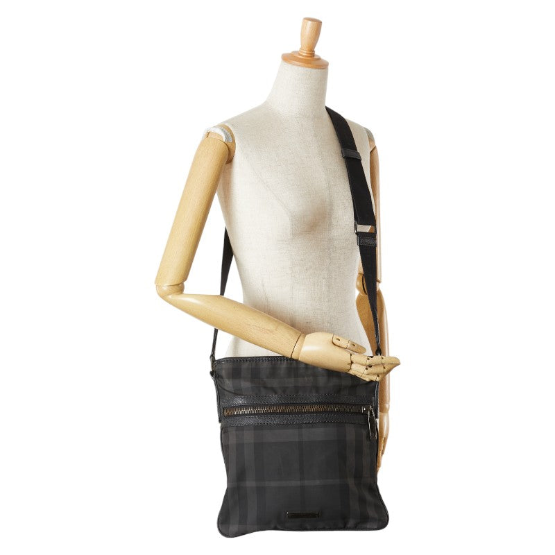 バーバリー チェック ロゴプレート ショルダーバッグ ブラック ナイロン レザー レディース BURBERRY 【中古】