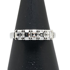 Pt900 プラチナ ダイヤ0.59ct 一文字 リング 指輪 レディース 8.5号 【中古】