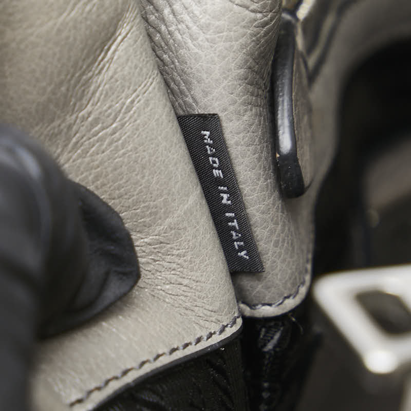 プラダ 三角ロゴプレート ハンドバッグ ショルダーバッグ 2WAY グレー レザー レディース PRADA 【中古】