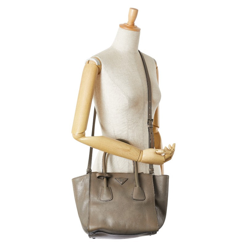プラダ 三角ロゴプレート ハンドバッグ ショルダーバッグ 2WAY グレー レザー レディース PRADA 【中古】