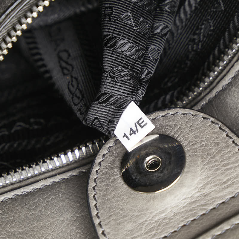 プラダ 三角ロゴプレート ハンドバッグ ショルダーバッグ 2WAY グレー レザー レディース PRADA 【中古】