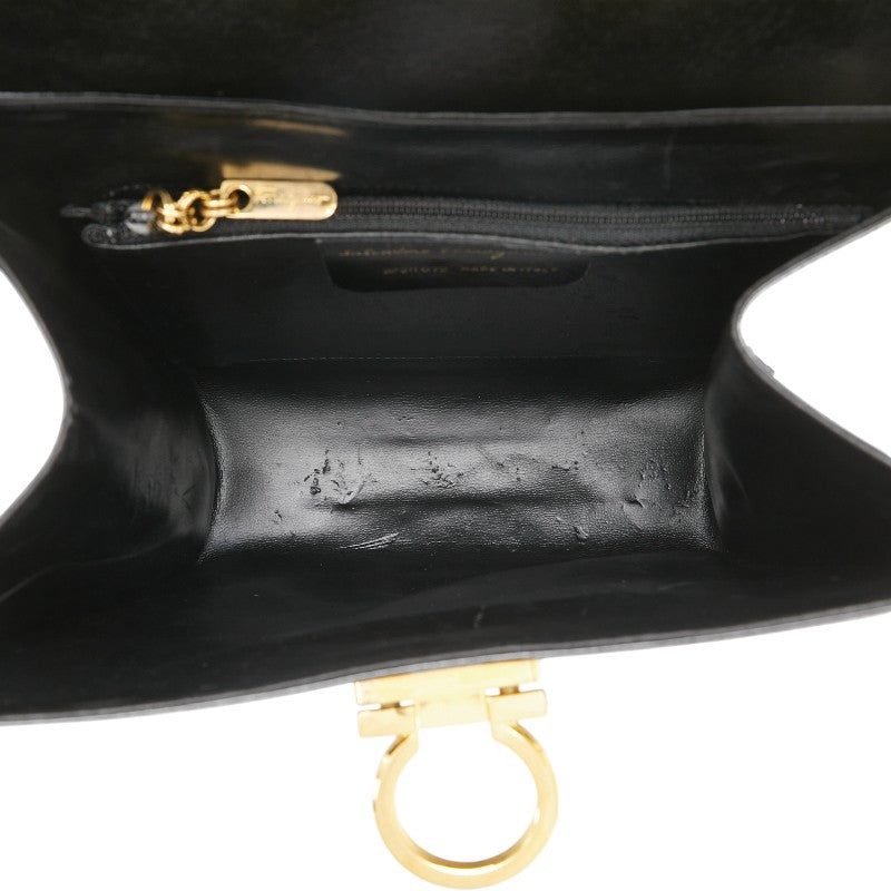 サルヴァトーレフェラガモ ガンチーニ 斜め掛け ショルダーバッグ ブラック エナメル レディース Salvatore Ferragamo 【中古】