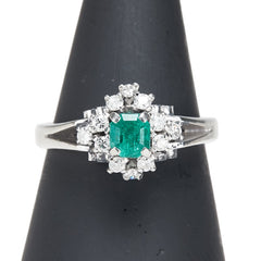 Pt900 プラチナ エメラルド0.34ct ダイヤ0.24ct メレ リング 指輪 レディース 11号 【中古】