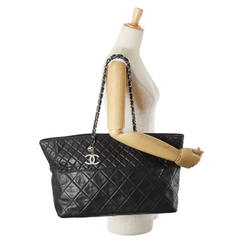 シャネル ココマーク マトラッセ ラージ チェーン トートバッグ ブラック ラムスキン レディース CHANEL 【中古】